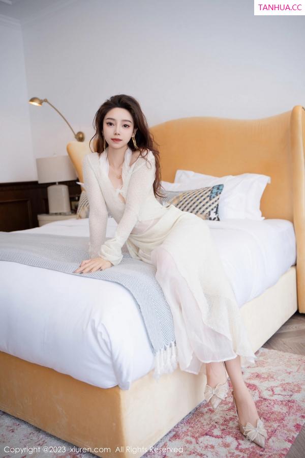   [XiuRen]高清写真图 2023.11.14 No.7658 苏曼兮 长裙美腿第8张图片